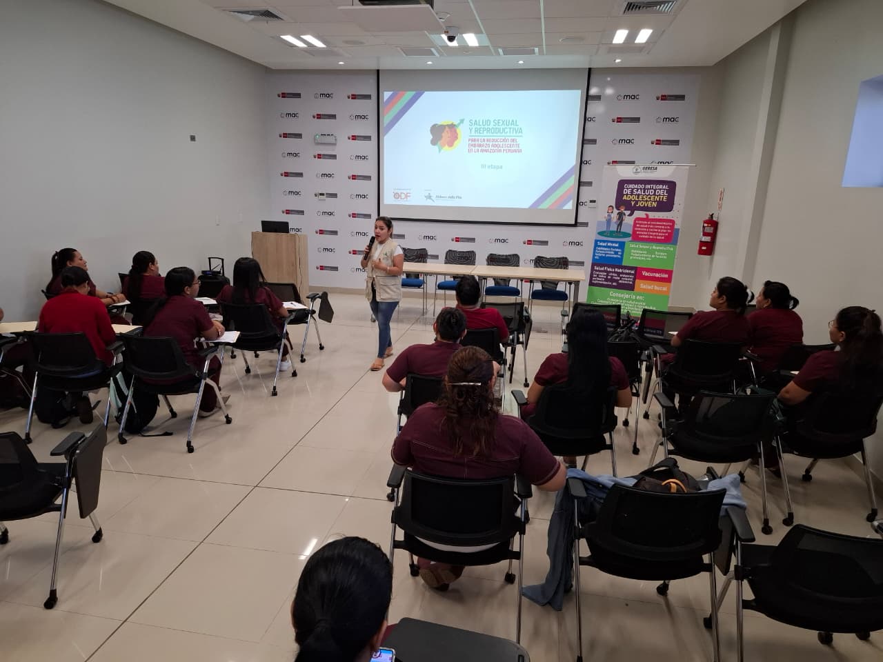 CAPACITACIÓN A PERSONAL DE SALUD PARA FORMAR EDUCADORES PARES EN LORETO
