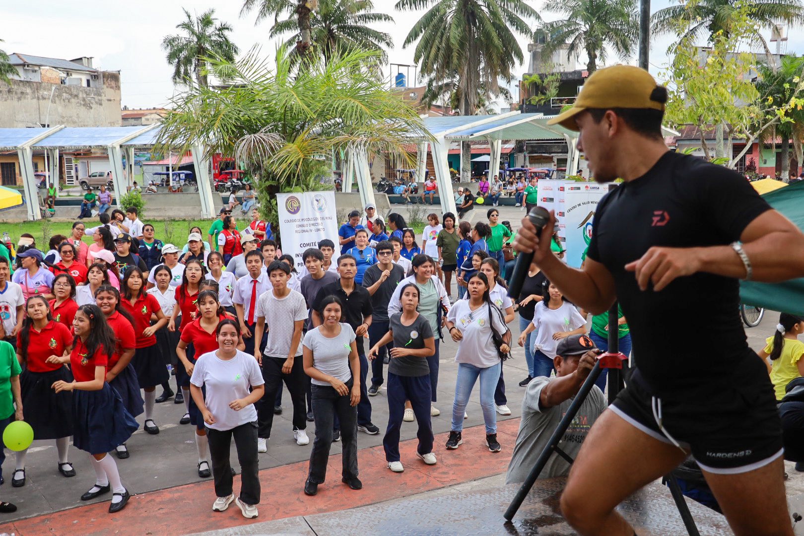 LORETO CELEBRÓ EL DÍA MUNDIAL DE LA SALUD MENTAL CON JORNADA ARTÍSTICA Y BAILETÓN EN LA PLAZA SARGENTO LORES