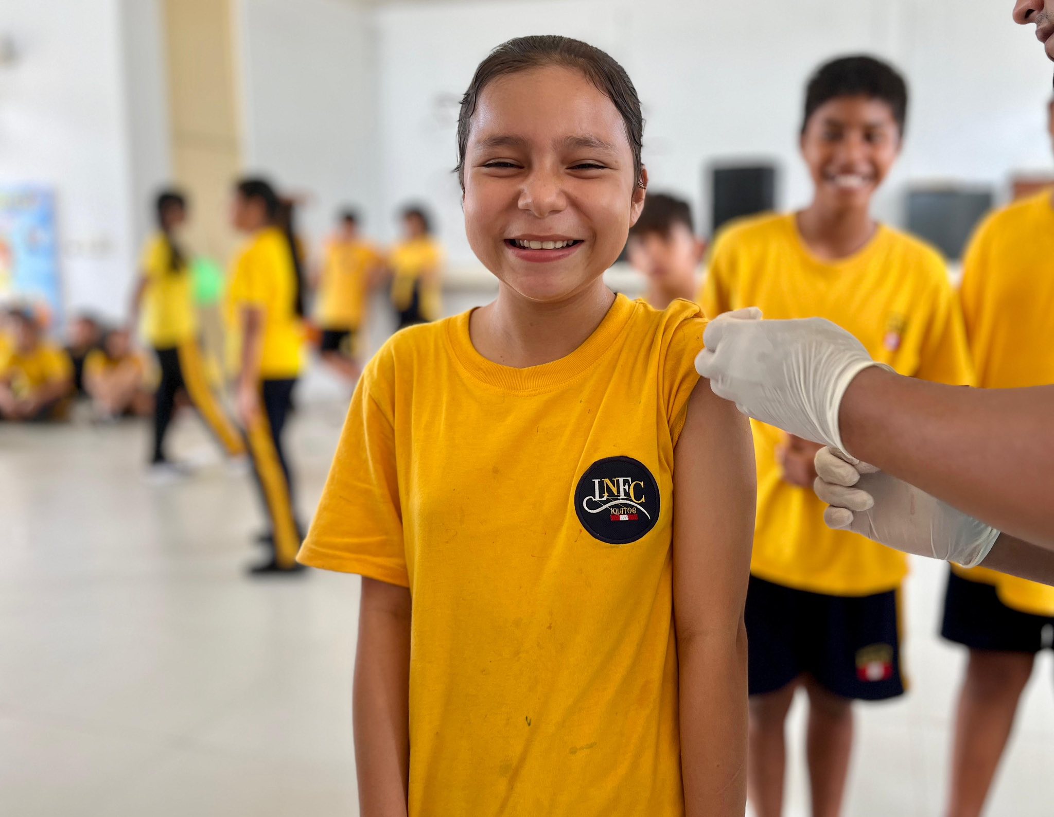 REALIZAMOS VACUNACIÓN CONTRA EL DENGUE EN EL COLEGIO LICEO NAVAL